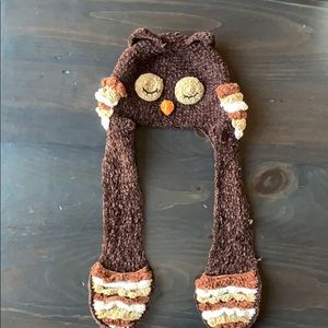 Adorable, warm Owl hat and mittens attached